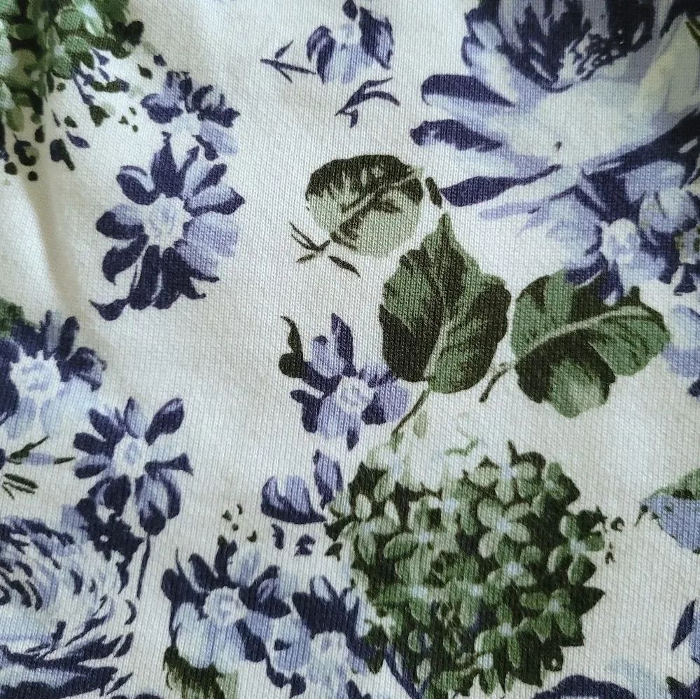 Levi's Floral💐 Shorts - NWT - Picture 9 of 12
